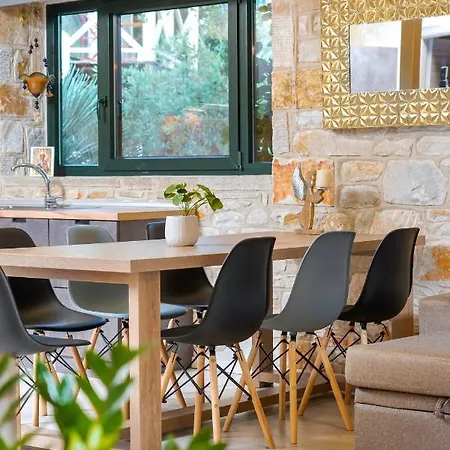 Kastro Stone House Ferienhaus *