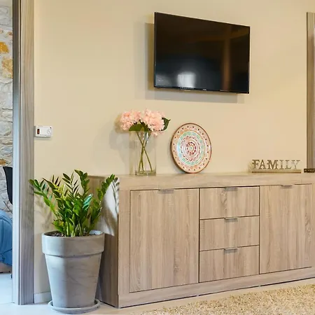 Kastro Stone House Feriehus