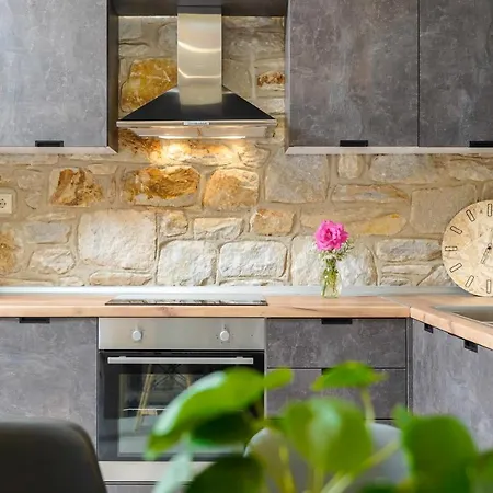 Ferienhaus Kastro Stone House *