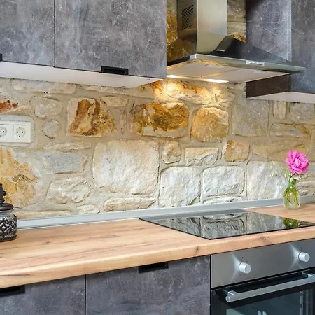 Kastro Stone House Ferienhaus *
