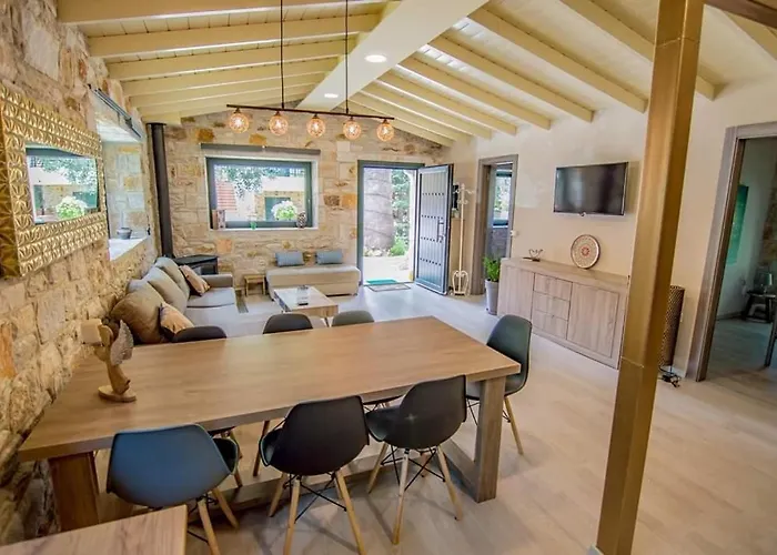 Kastro Stone House *