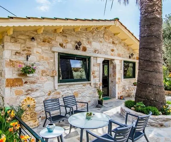 Feriehus Kastro Stone House