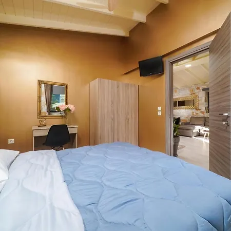 Kastro Stone House *